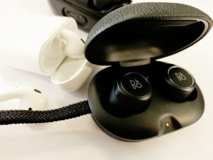 要價超過 2 個 Airpods 的 B&O E8 值得嗎？3 款真無線藍牙耳機聽感評測開箱！