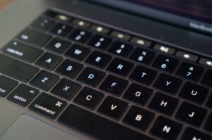 9 月開始上市！Apple Macbook Pro 優先採用剪刀腳鍵盤