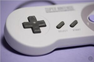 任天堂官方 SNES 樣式 Switch 手把曝光 或許還有 SNES 遊戲？