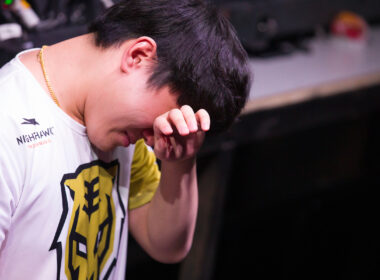 《鬥陣特攻》Ryujehong 遭美國航空空姐威脅將他趕下飛機！