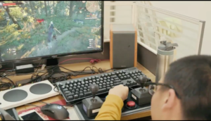 中國身障人士獲得微軟 Xbox 自適應操控器：「不知道玩《電馭叛客 2077》是什麼感覺」