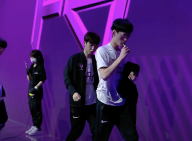LPL / 賽後來根菸？FoFo 場上抽菸遭罰款！