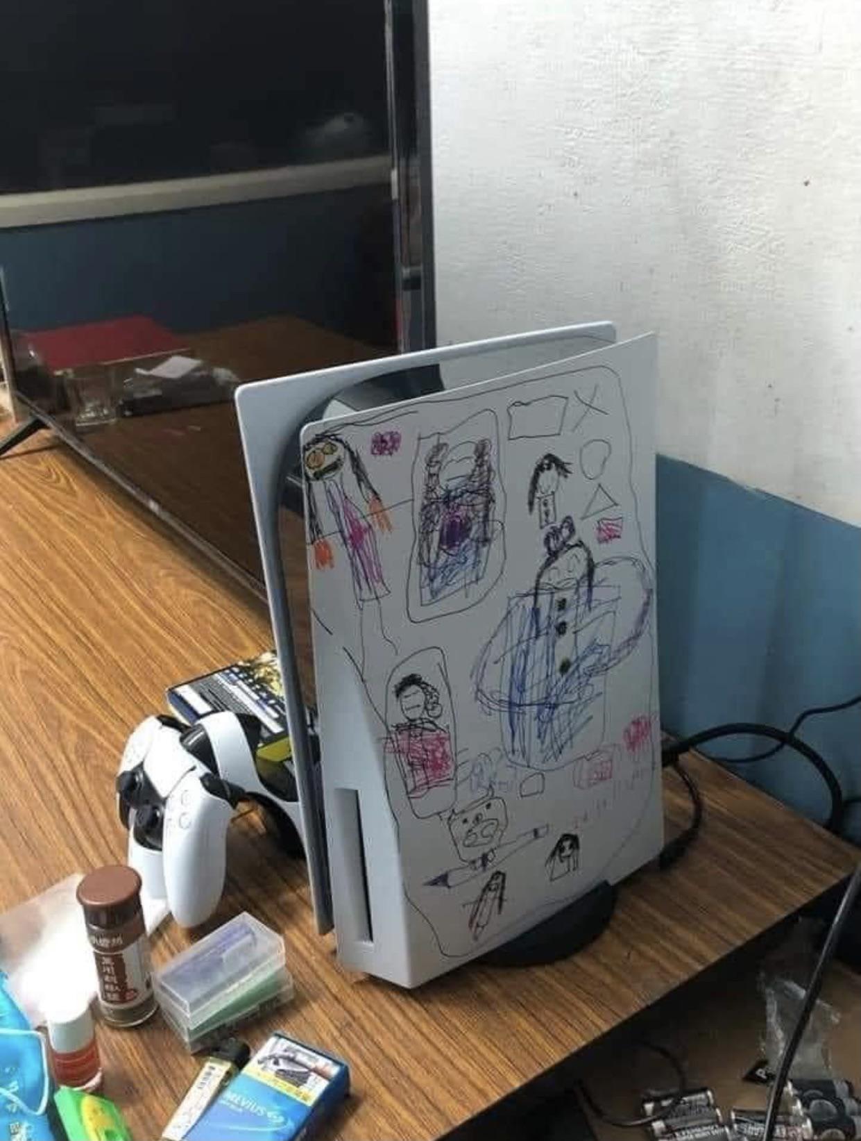 PS5被小孩亂畫塗鴉