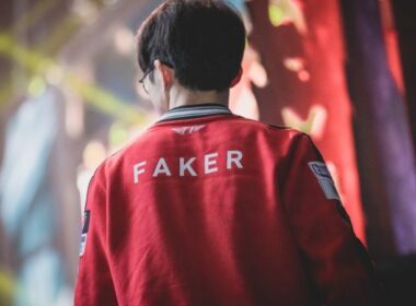 大魔王 Faker 休賽季帶妹子玩遊戲？誤會一場真相超溫馨！